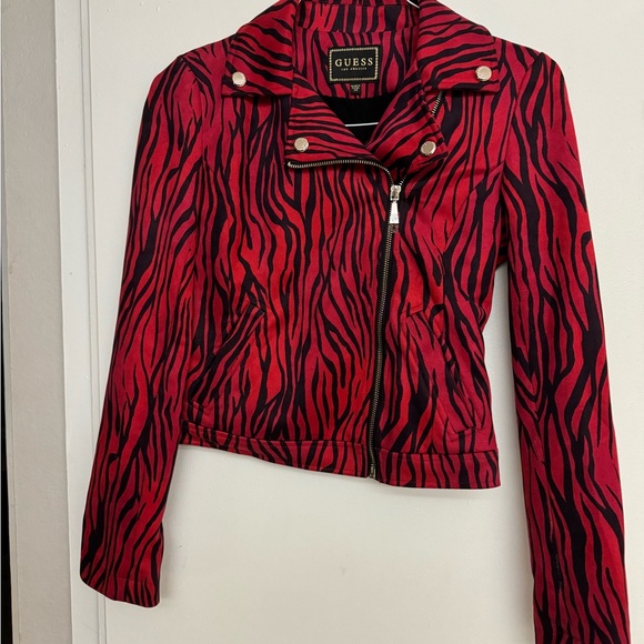Its like a denim jacket but the cloth is fabric - Picture 2 of 3